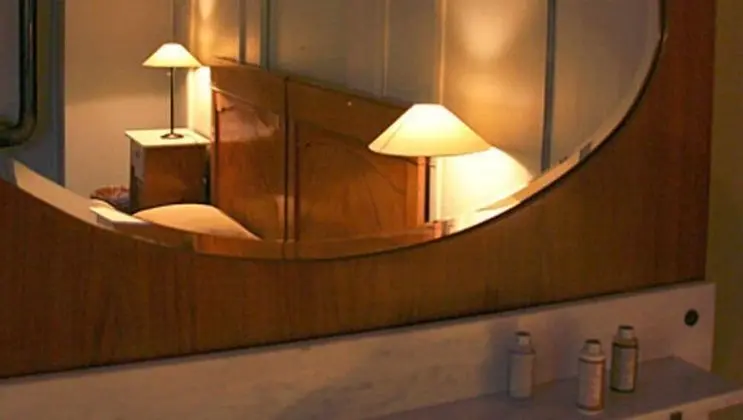 Tek Büyük Yataklı Oda, Ortak Banyo (Das Dorfzimmer)