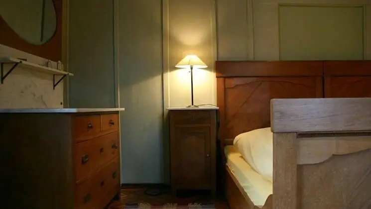 Tek Büyük Yataklı Oda, Ortak Banyo (Das Dorfzimmer)