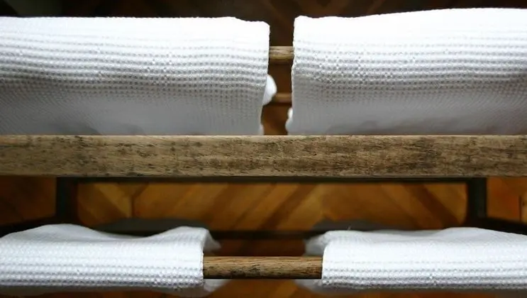 Tek Büyük Yataklı Oda, Ortak Banyo (Das Dorfzimmer)