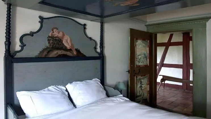 Tek Büyük Yataklı Oda, Ortak Banyo (Das Himmelbettzimmer)