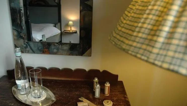 Tek Büyük Yataklı Oda, Ortak Banyo (Das Himmelbettzimmer)