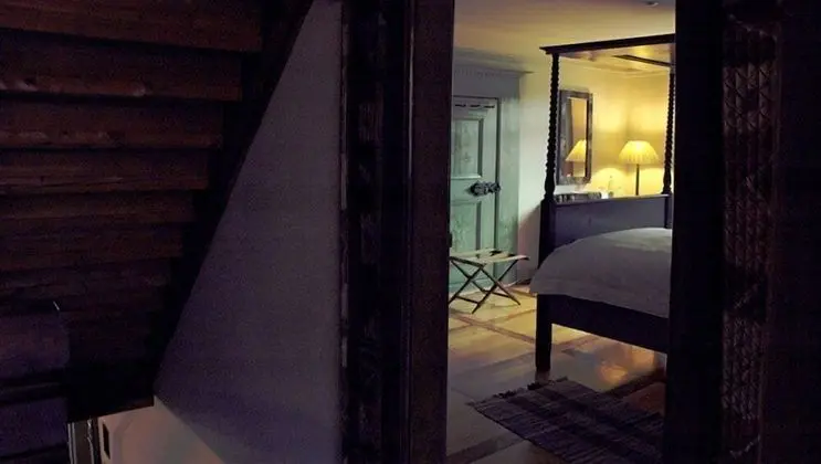 Tek Büyük Yataklı Oda, Ortak Banyo (Das Himmelbettzimmer)