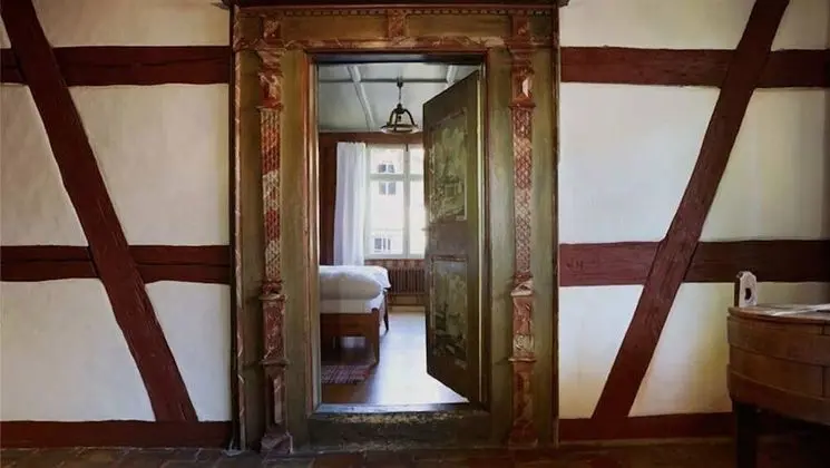 Tek Büyük Yataklı Oda, Ortak Banyo (Das Landzimmer)