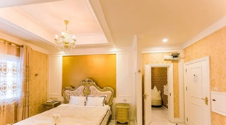 Superior Connecting Room