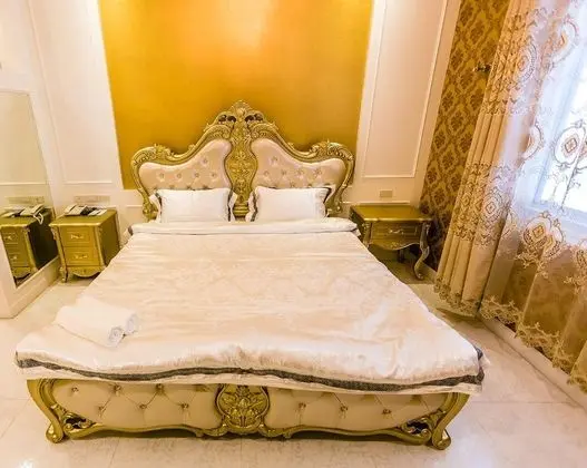 Superior Connecting Room