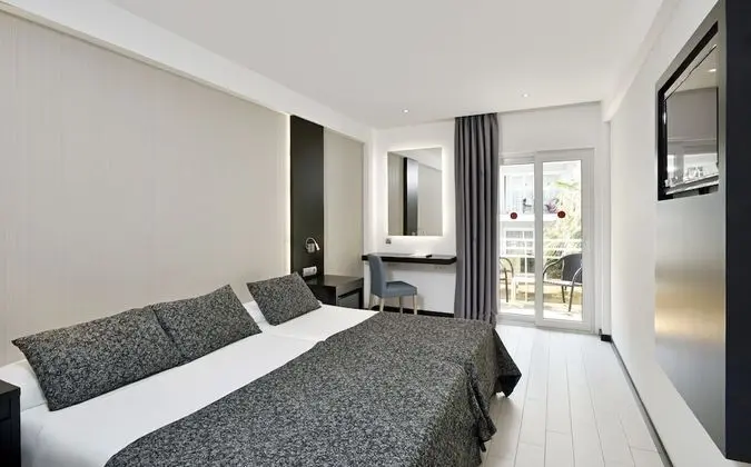 Üç Kişilik Oda, Balkon