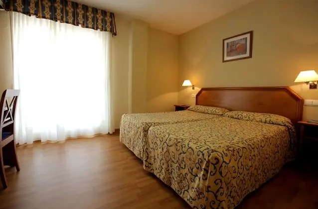 Büyük Yataklı Tek Kişilik Oda