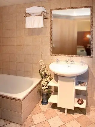 Büyük Yataklı Tek Kişilik Oda