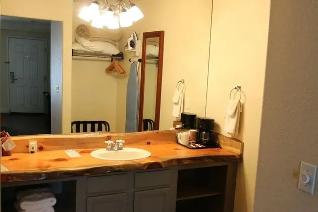 Standard Oda, 1 En Büyük (King) Boy Yatak, Dağ Manzaralı (Shared Balcony No Pets)