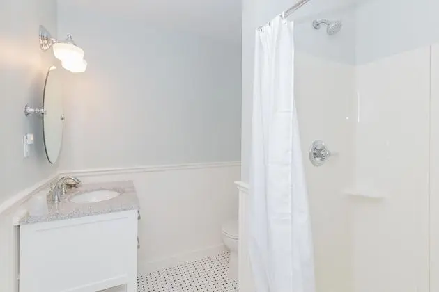 Oda (Earl's - detached bathroom)