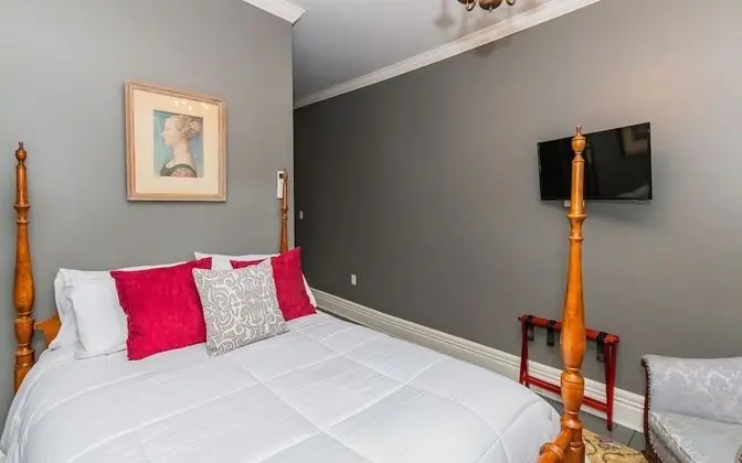 Tek Büyük Yataklı Oda (Saratoga)