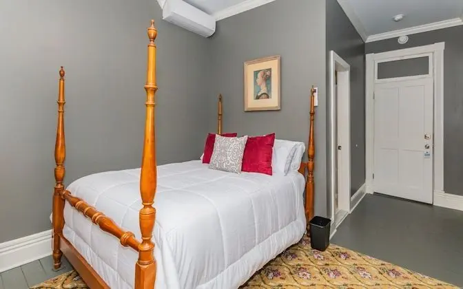 Tek Büyük Yataklı Oda (Saratoga)