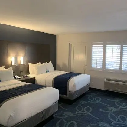 2 Double Bed with Balcony