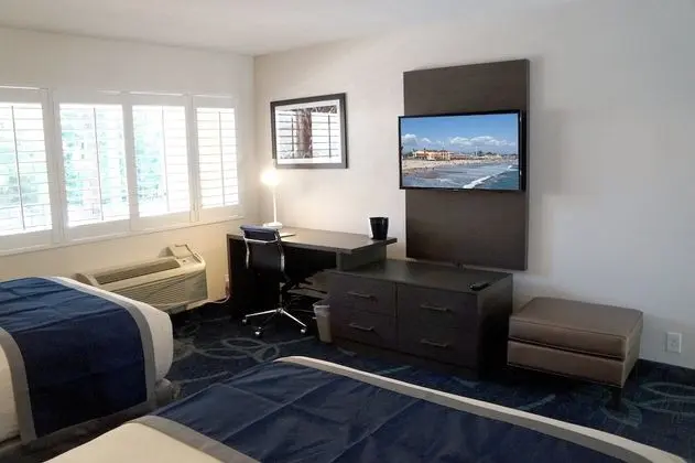 2 Double Bed with Balcony