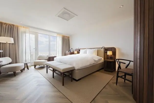 Historic Large Room, Sea View