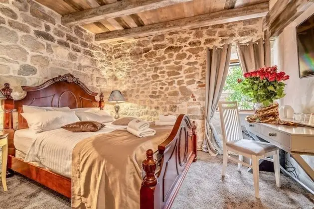 Comfort Tek Büyük Yataklı Oda