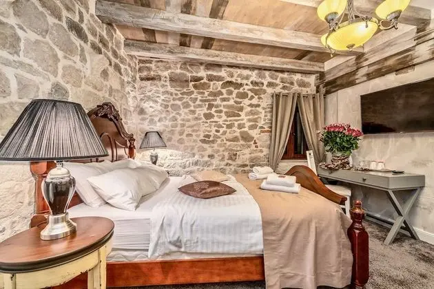 Comfort Tek Büyük Yataklı Oda