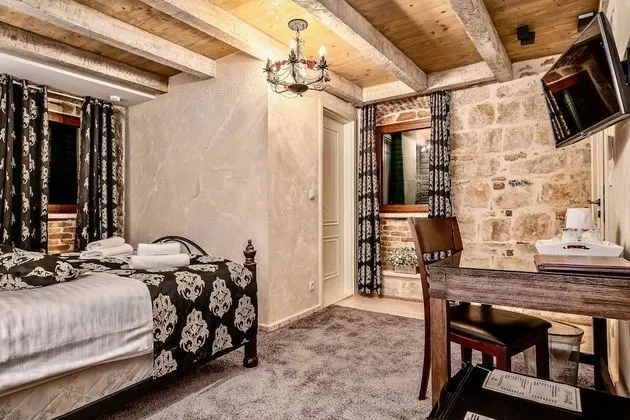 Comfort Tek Büyük Yataklı Oda