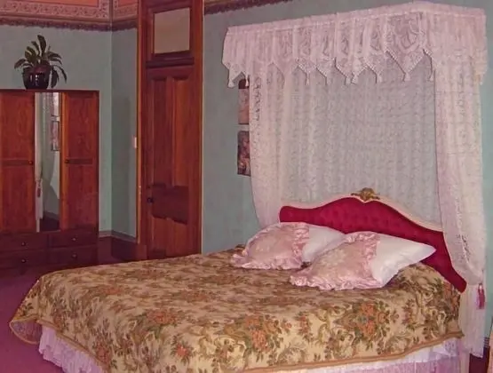 Standard Oda, Sigara İçilmez (Julius Caesar Room)