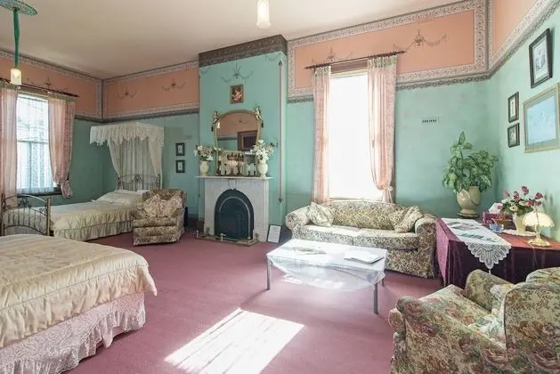 Standard Oda, Sigara İçilmez (Julius Caesar Room)