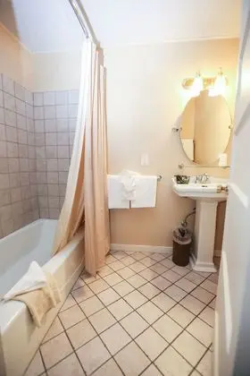 Oda, Sigara İçilmez, Özel Banyo (Two Double Beds)