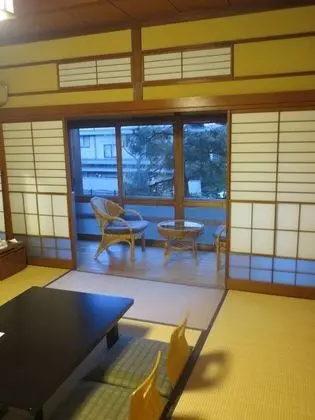 Bir Japon Şilteli, Nehir Manzaralı, Sigara İçilmeyen