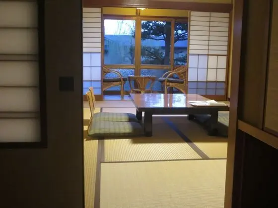 Bir Japon Şilteli, Nehir Manzaralı, Sigara İçilmeyen