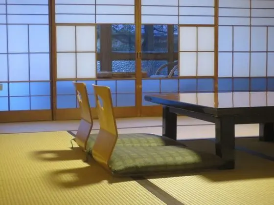 Bir Japon Şilteli, Nehir Manzaralı, Sigara İçilmeyen