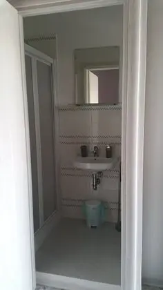 Tek Büyük veya İki Ayrı Yataklı Oda, Banyolu/Duşlu
