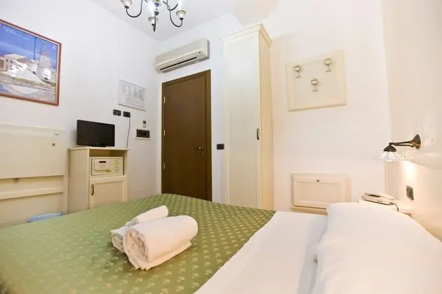 Büyük Yataklı Tek Kişilik Oda