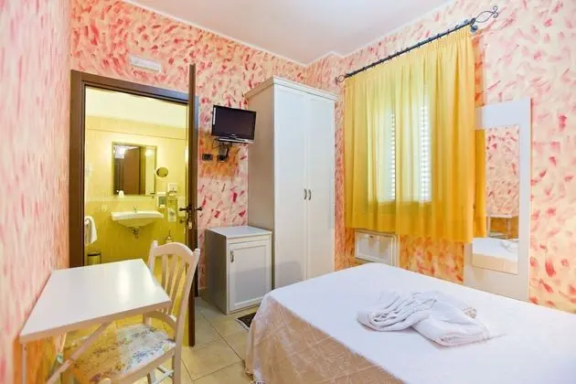 Büyük Yataklı Tek Kişilik Oda