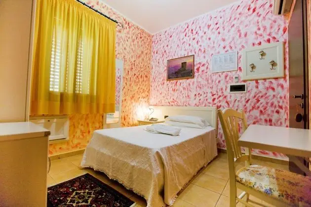 Büyük Yataklı Tek Kişilik Oda