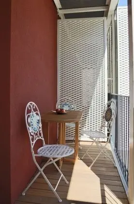 City Apart Daire (Red)