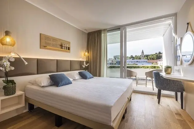 Superior double/twin room with harbour view and balcony