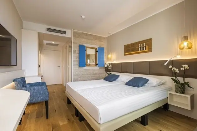 Superior double/twin room with harbour view and balcony