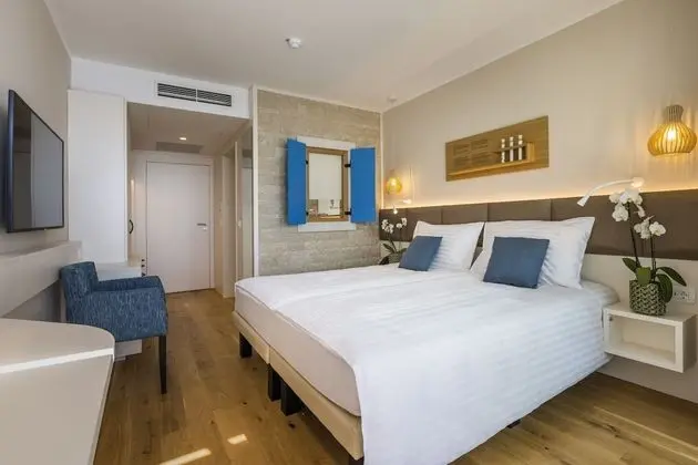 Superior double/twin room with sea view and balcony