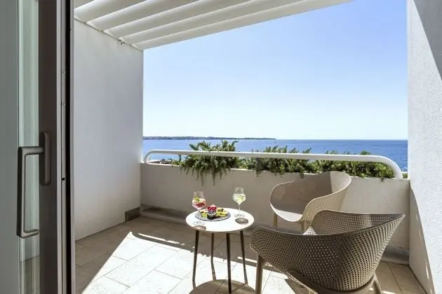 Superior double/twin room with sea view and balcony