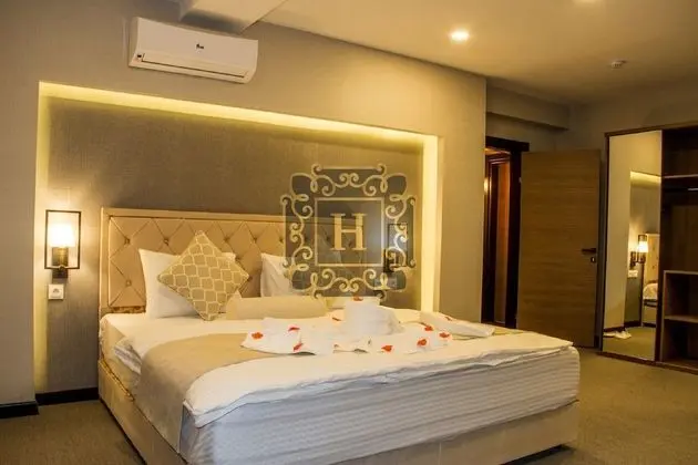 Basic Studio, 1 Queen Bed