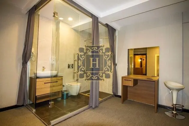 Basic Studio, 1 Queen Bed
