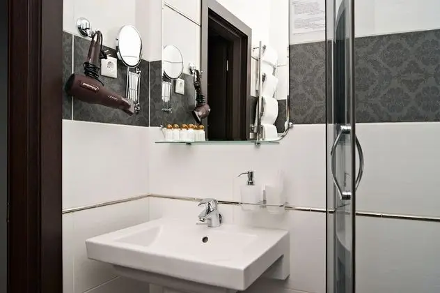 Standard Tek Büyük Yataklı Oda, Avlu Manzaralı