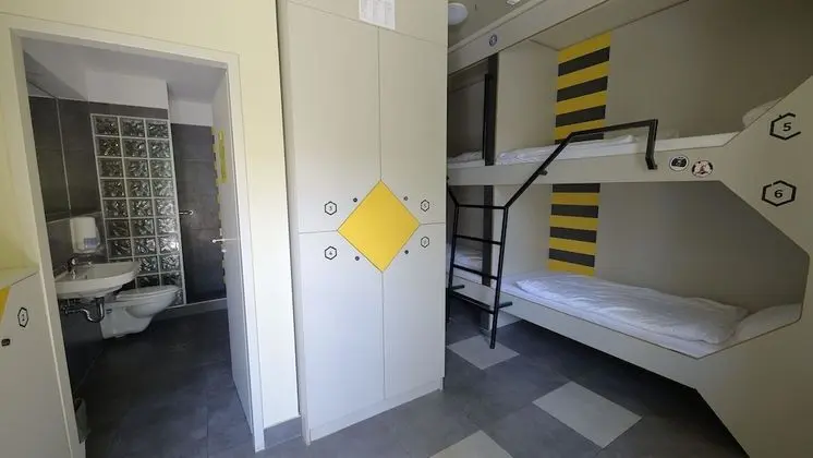 Sixtuple Room with Private Bathroom