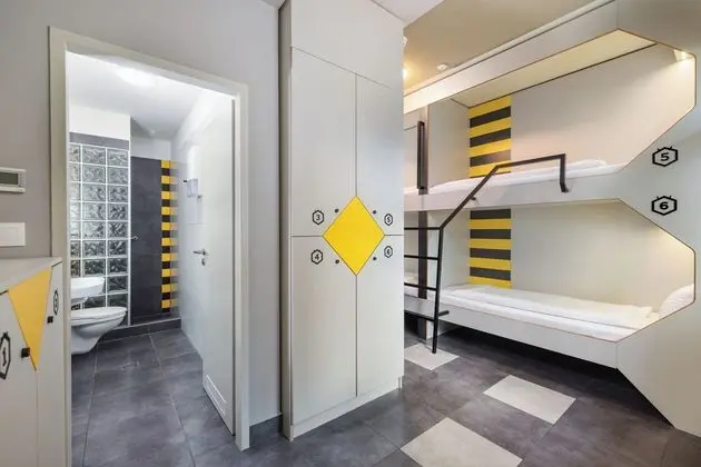 Sixtuple Room with Private Bathroom