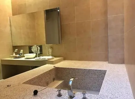 Standard Tek Büyük Yataklı Oda