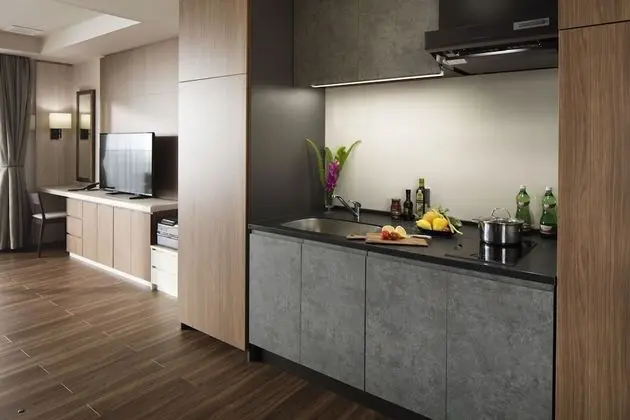 Süit, Sigara İçilmez (High Floor)