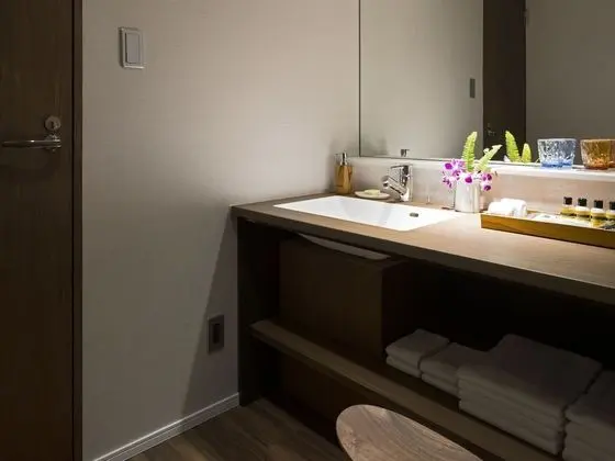 Süit, Sigara İçilmez (High Floor)
