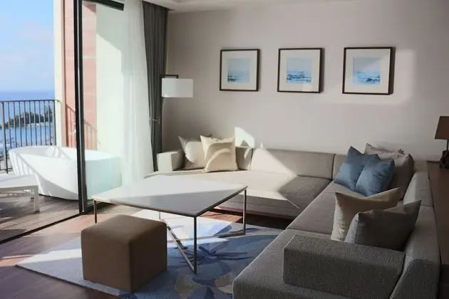 Süit, Sigara İçilmez (High Floor)