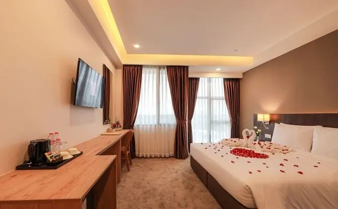 Deluxe Tek Büyük Yataklı Oda, 1 Çift Kişilik Yatak, Sigara İçilmez, Şehir Manzaralı