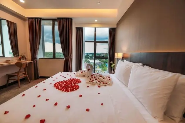 Deluxe Tek Büyük Yataklı Oda, 1 Çift Kişilik Yatak, Sigara İçilmez, Şehir Manzaralı