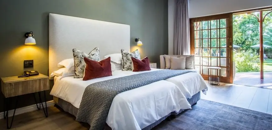 B. Superior room