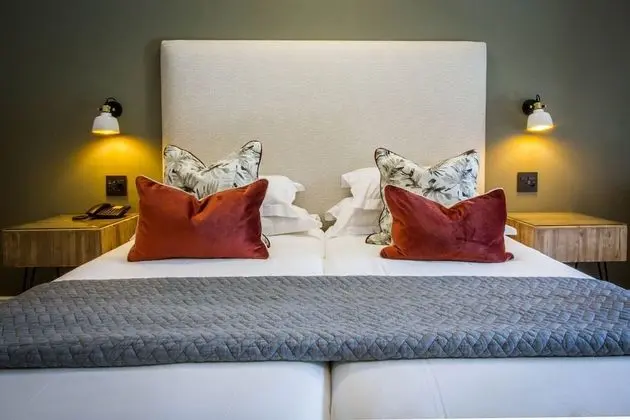 B. Superior room